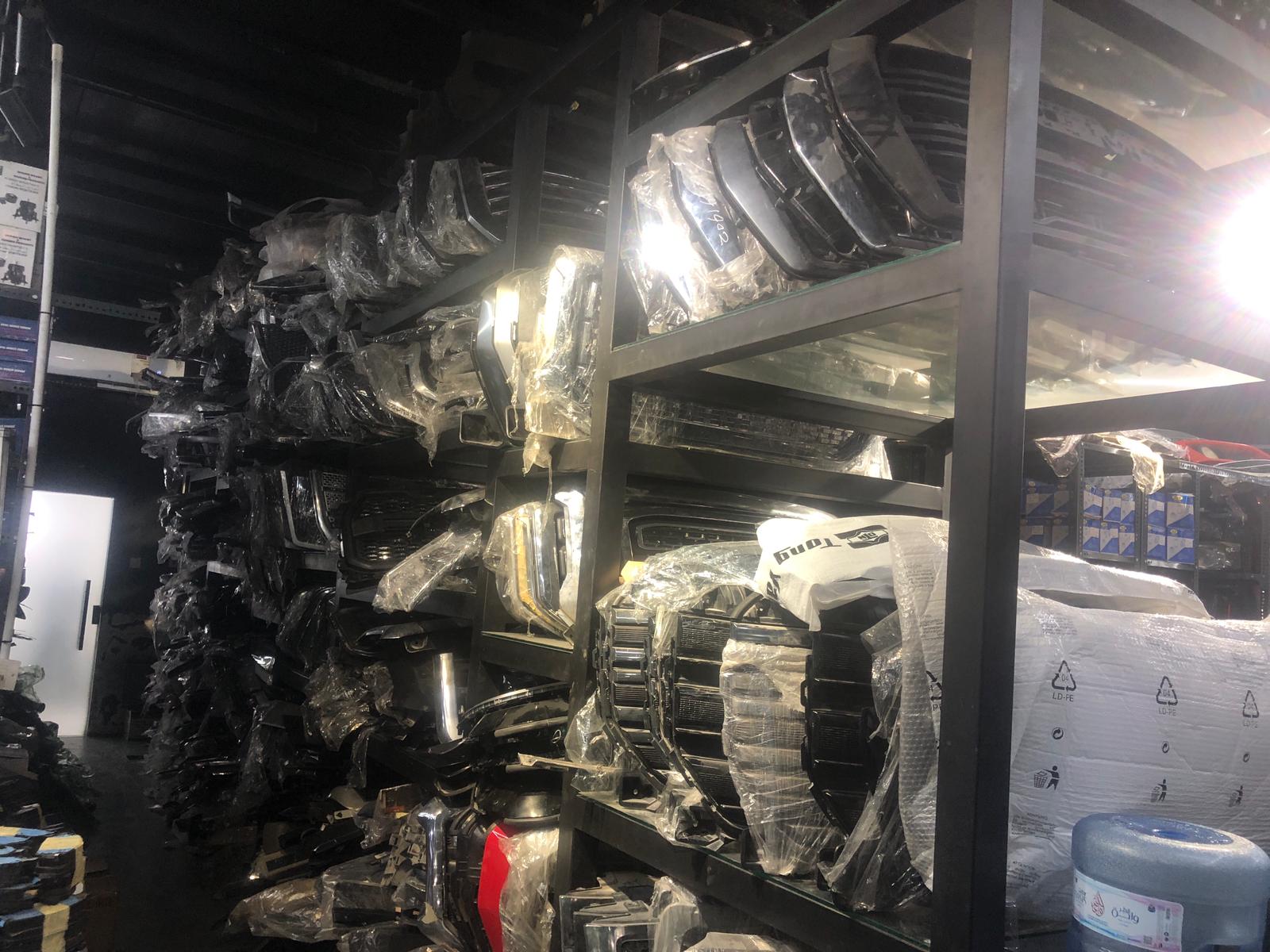 V8 GM Garage - Image 8